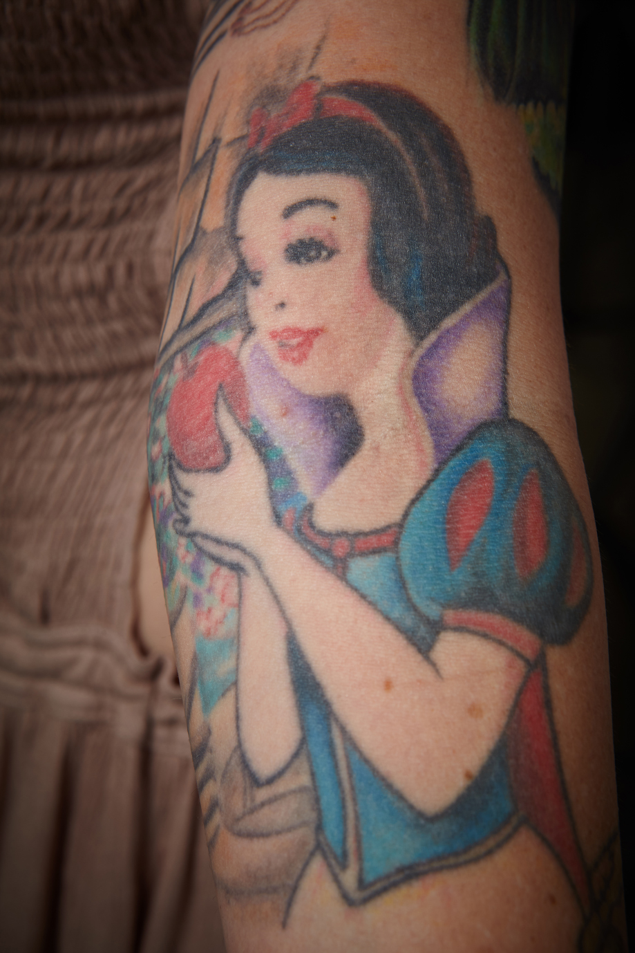 Princess Hilla showing Snow White tatoo
